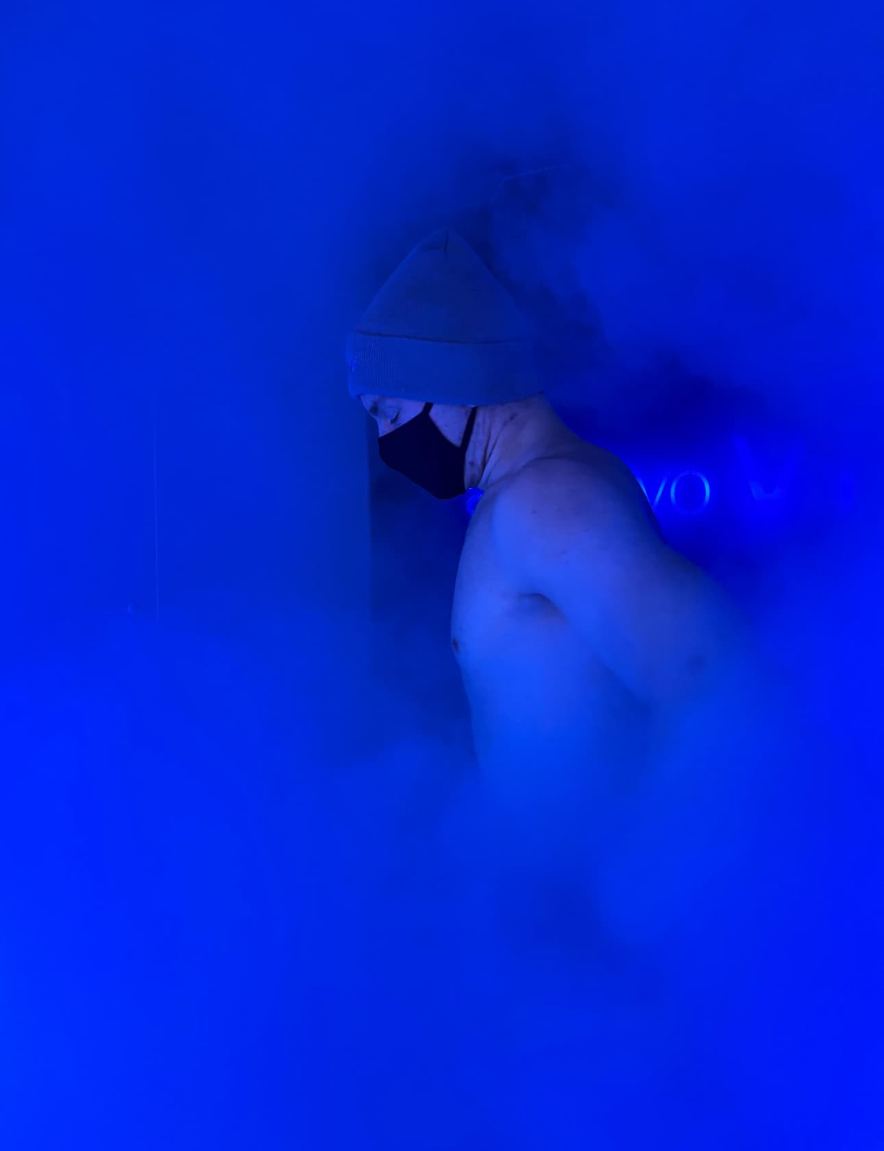 Person inside cryotherapy chamber at Bluezone Mallorca – electric whole-body cryo at −85°C
